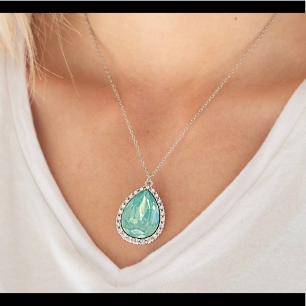 PAPARAZZI TEARDROP GEM NECKLACE